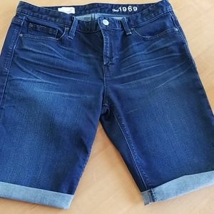 Never worn Gap shorts